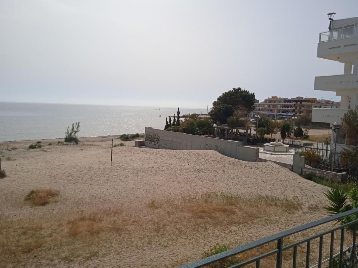 Apartment On The Beach Артемида Екстериор снимка