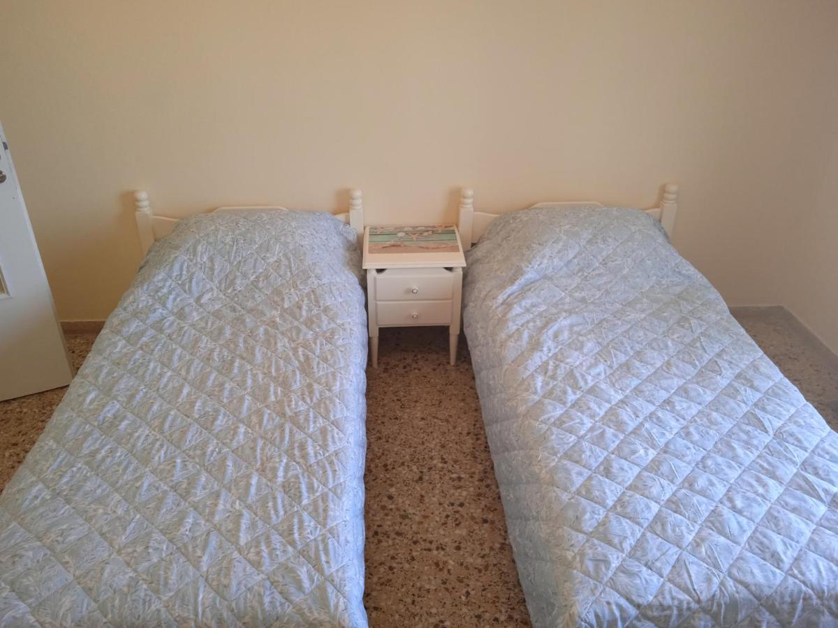Apartment On The Beach Артемида Екстериор снимка