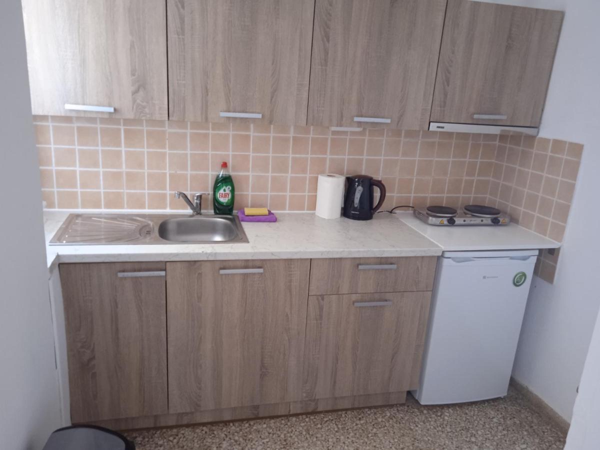 Apartment On The Beach Артемида Екстериор снимка