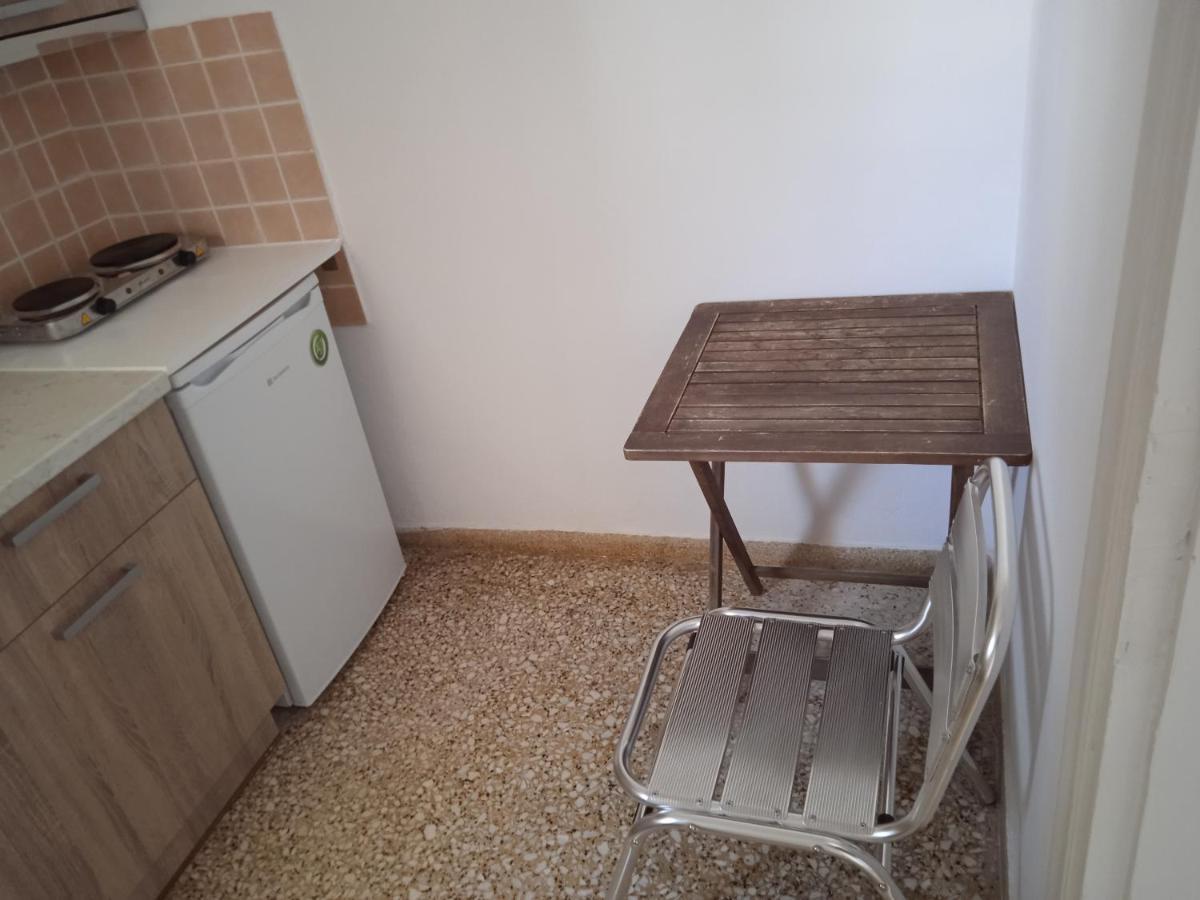 Apartment On The Beach Артемида Екстериор снимка